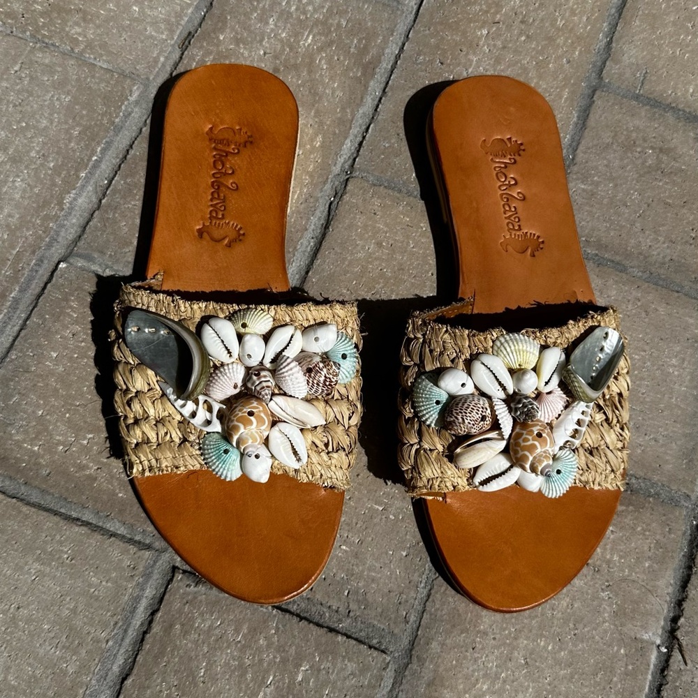 Hot Lava Strap Tahira Pastel Slide Leather Sole Sandals size 39 seashells raffia